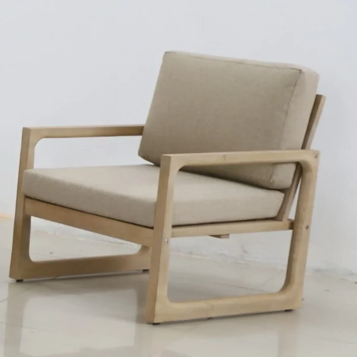 Outdoor lounge chair